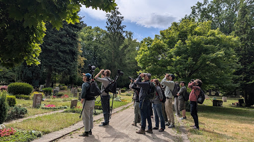 Die Birder*innen vom Juli-Treff auf dem Südfriedhof